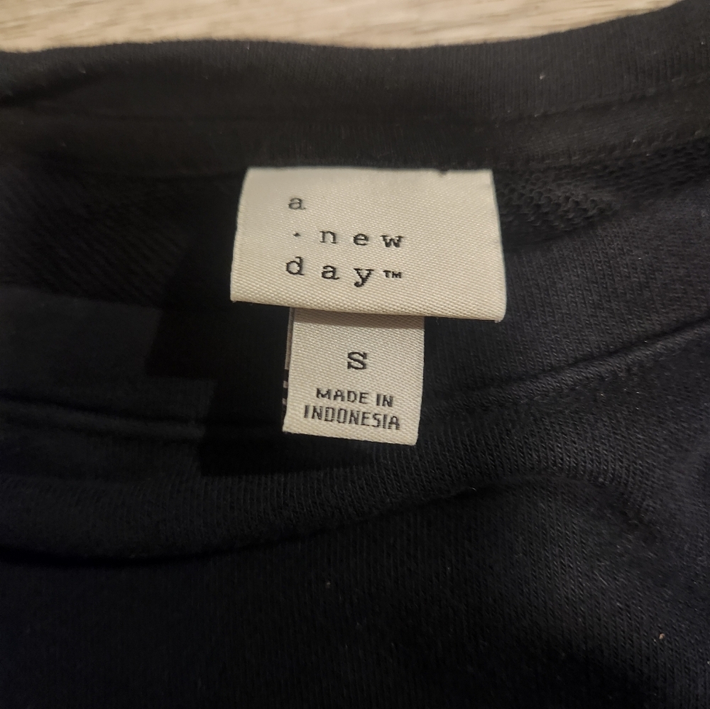 🔥Black ruffle top - Picture 2 of 3